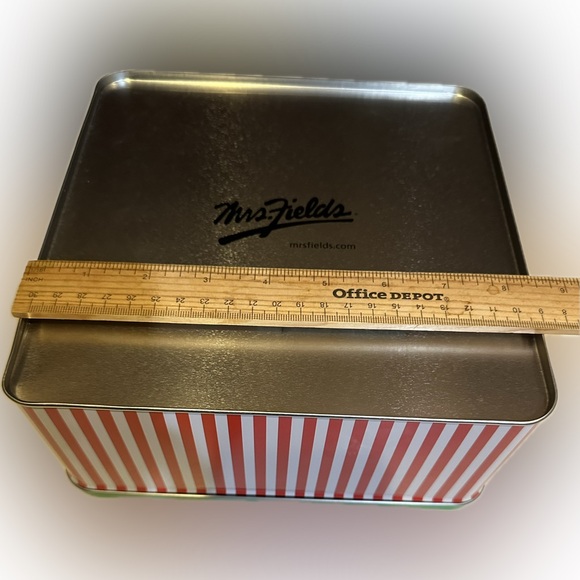 MRS FIELDS MERRY CHRISTMAS COOKIE TIN BOX EMPTY 8.5”x8.5”x4” GREEN RED CONTAINER - Picture 4 of 6